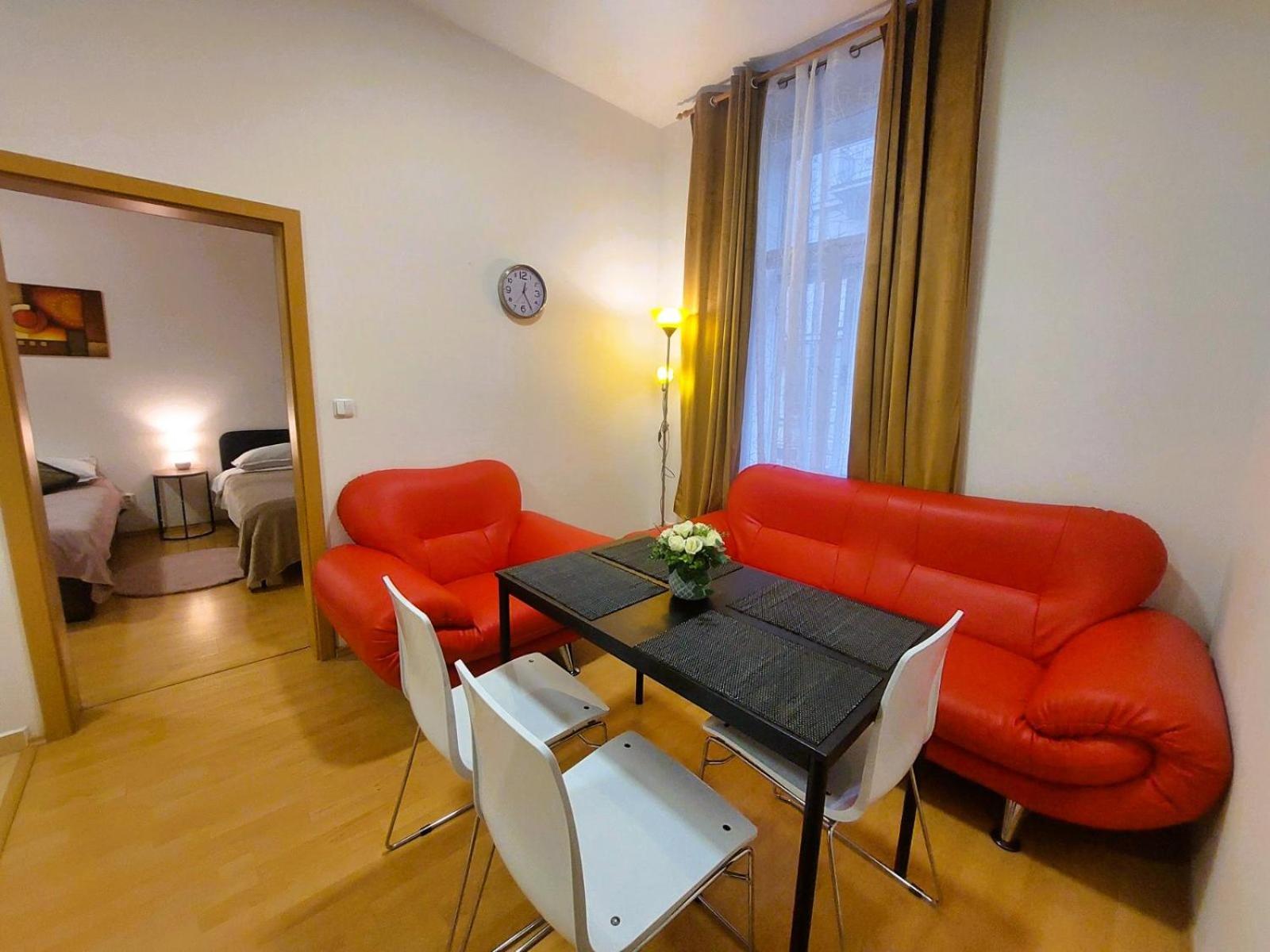 Prostorny Byt V Centru 3 Kk 80 M2 Hradec Králové Exterior foto